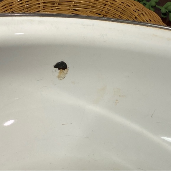 LAST CHANCE Vintage Regency Club Tulip Enamelware Casserole - Picture 15 of 15